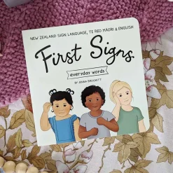 Books & Resources*Books First Signs Book - Everyday Words