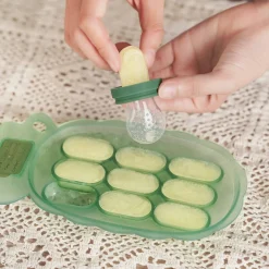 Starting Solids*Haakaa Flower Fresh Food Feeder & Cover Set