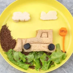 Lunchbox Accessories*Lunch Punch Sandwich Cutters