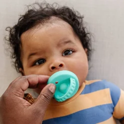 Dummies & Accessories*Morepeas Flip & Store Pacifier