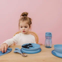 Bowls, Plates & Cutlery*OXO Tot Stick & Stay Suction Divided Plate