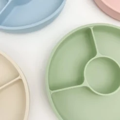 Bowls, Plates & Cutlery*Petite Eats Divider Plate with Lid