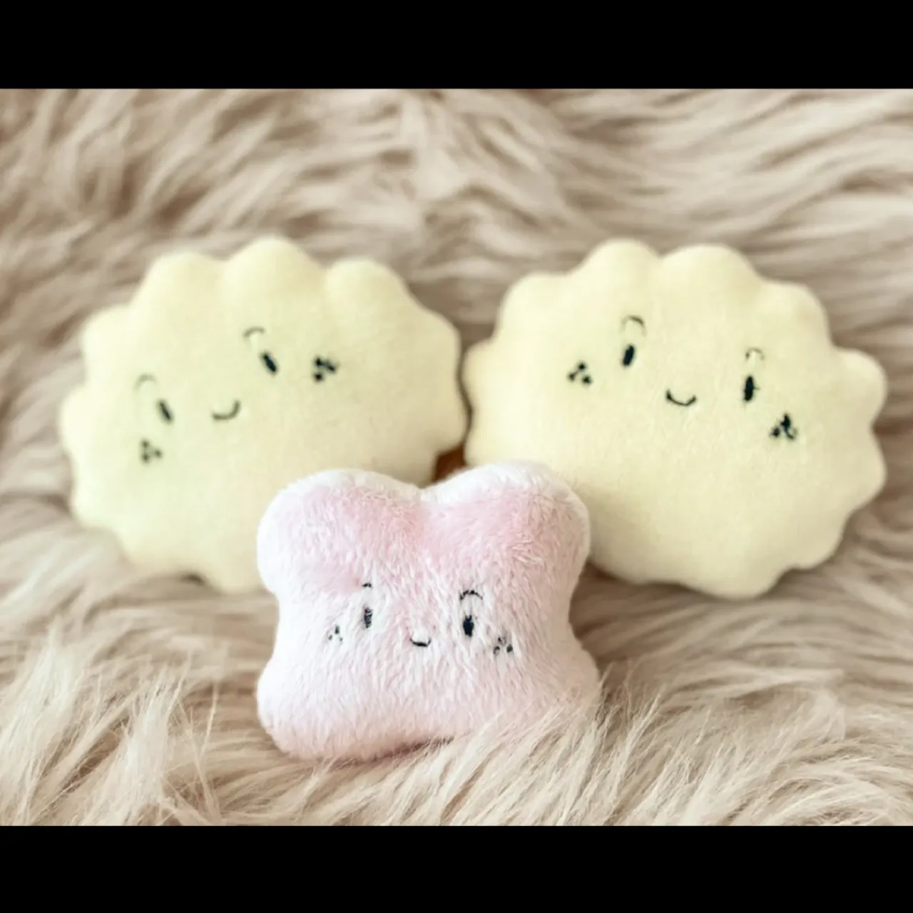 Comforters & Soft Toys*The Kiss Co - Hide and Seek Cuddles