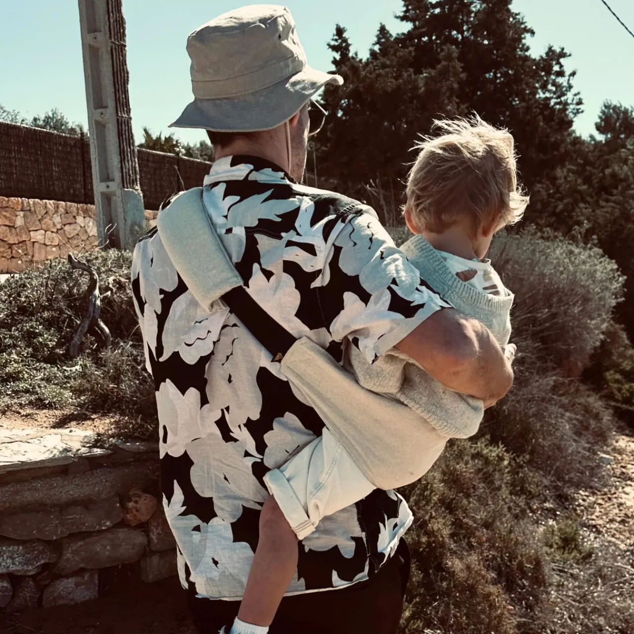 Toddler Carrying Aids*Wildride Toddler Carrier - Linen